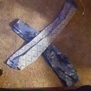 2 floral pants colors are blue with flowers stretchy material